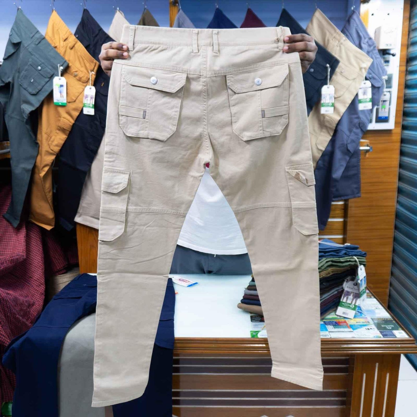 "অফ হোয়াইট কালার" কার্গো প্যান্ট রেগুলার সাইজ (২৭ থেকে ৩৪)