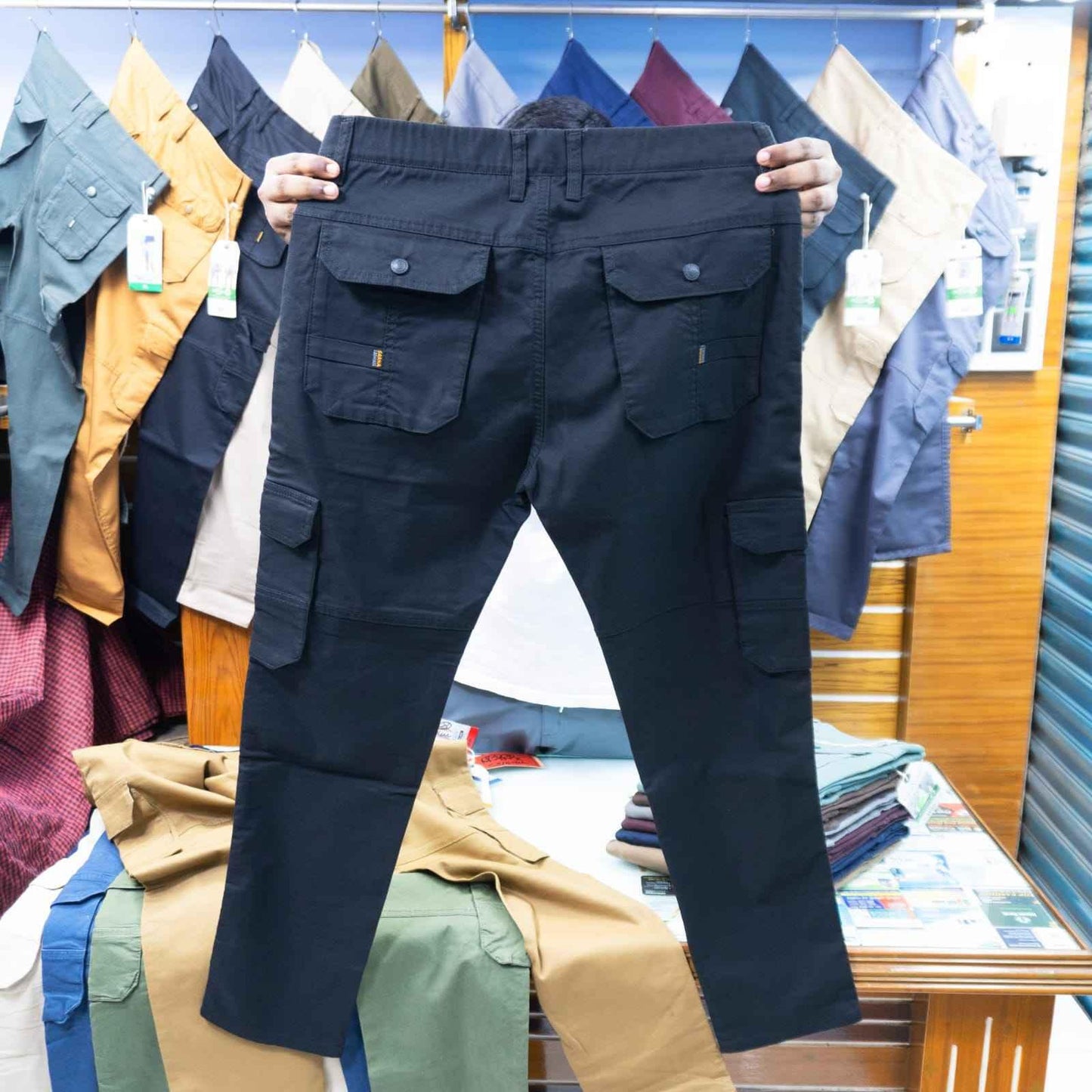 "ব্ল্যাক কালার" কার্গো প্যান্ট রেগুলার সাইজ (২৭ থেকে ৩৪)